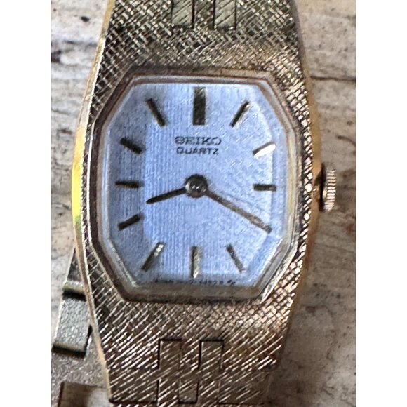 Vintage Seiko  1400-4480 R Womens Gold-Tone Quartz Watch With Textured Band Oval - Picture 4 of 9